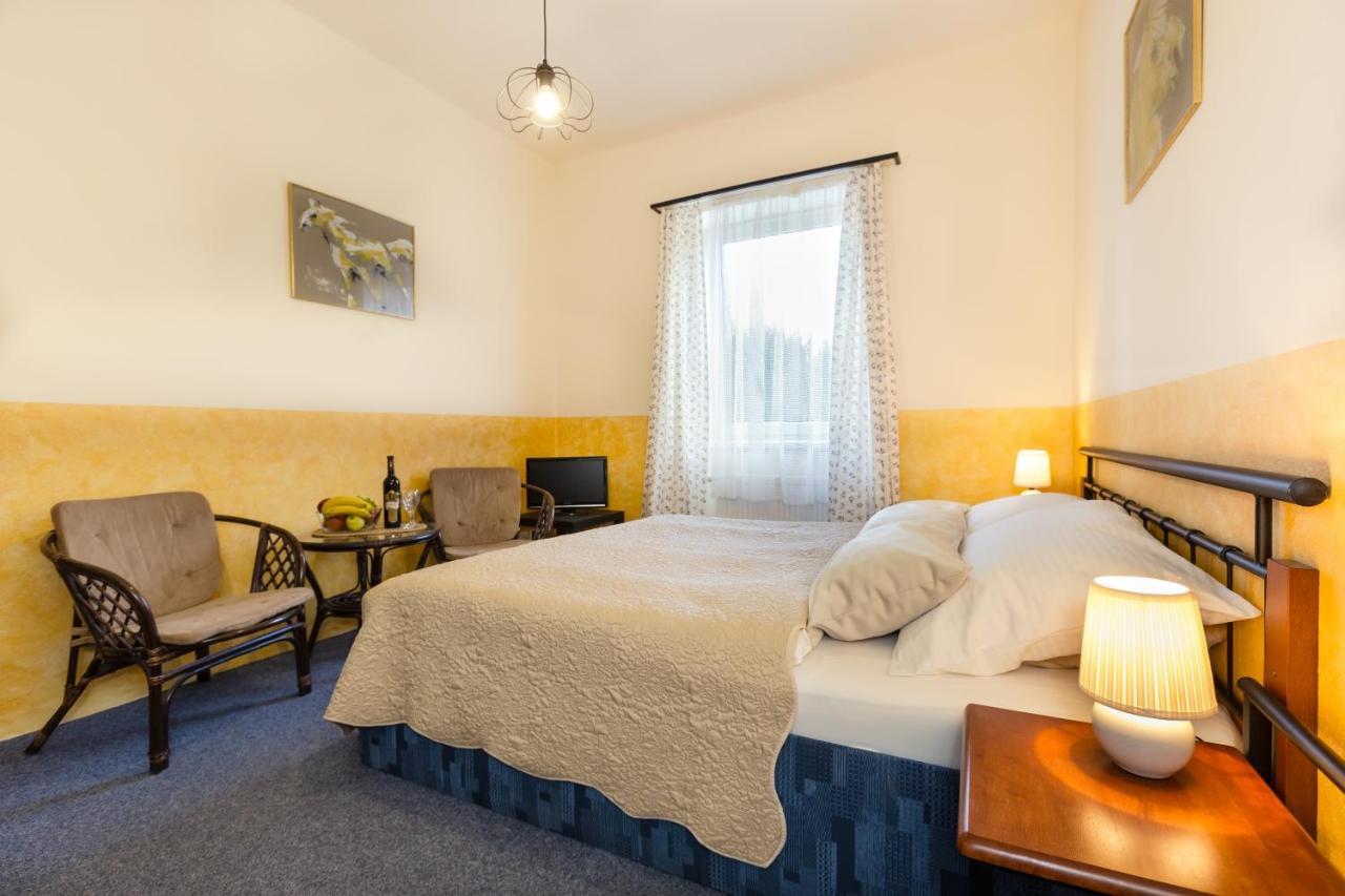 Hotel Atlas Ceske Budejovice Extérieur photo