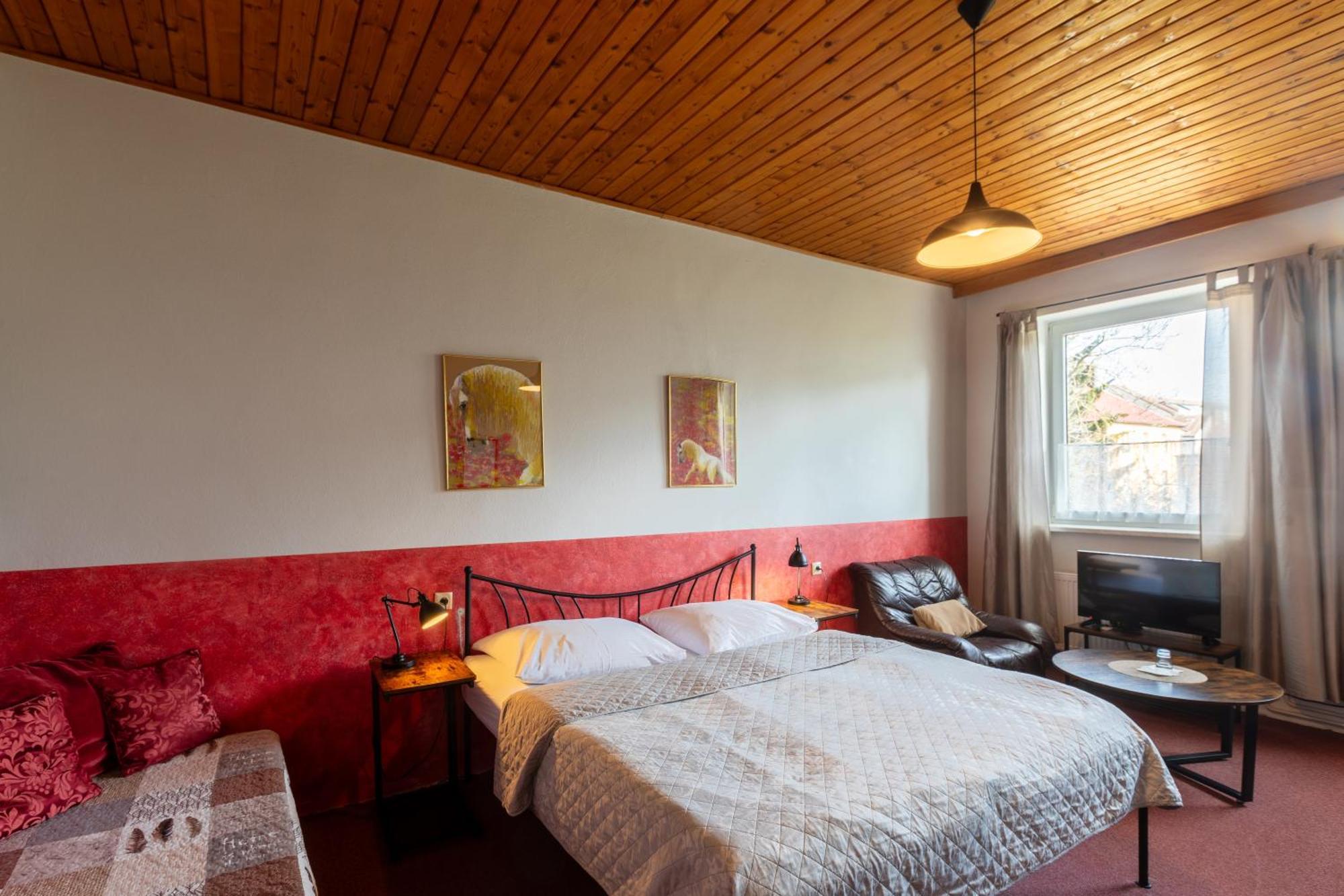 Hotel Atlas Ceske Budejovice Extérieur photo