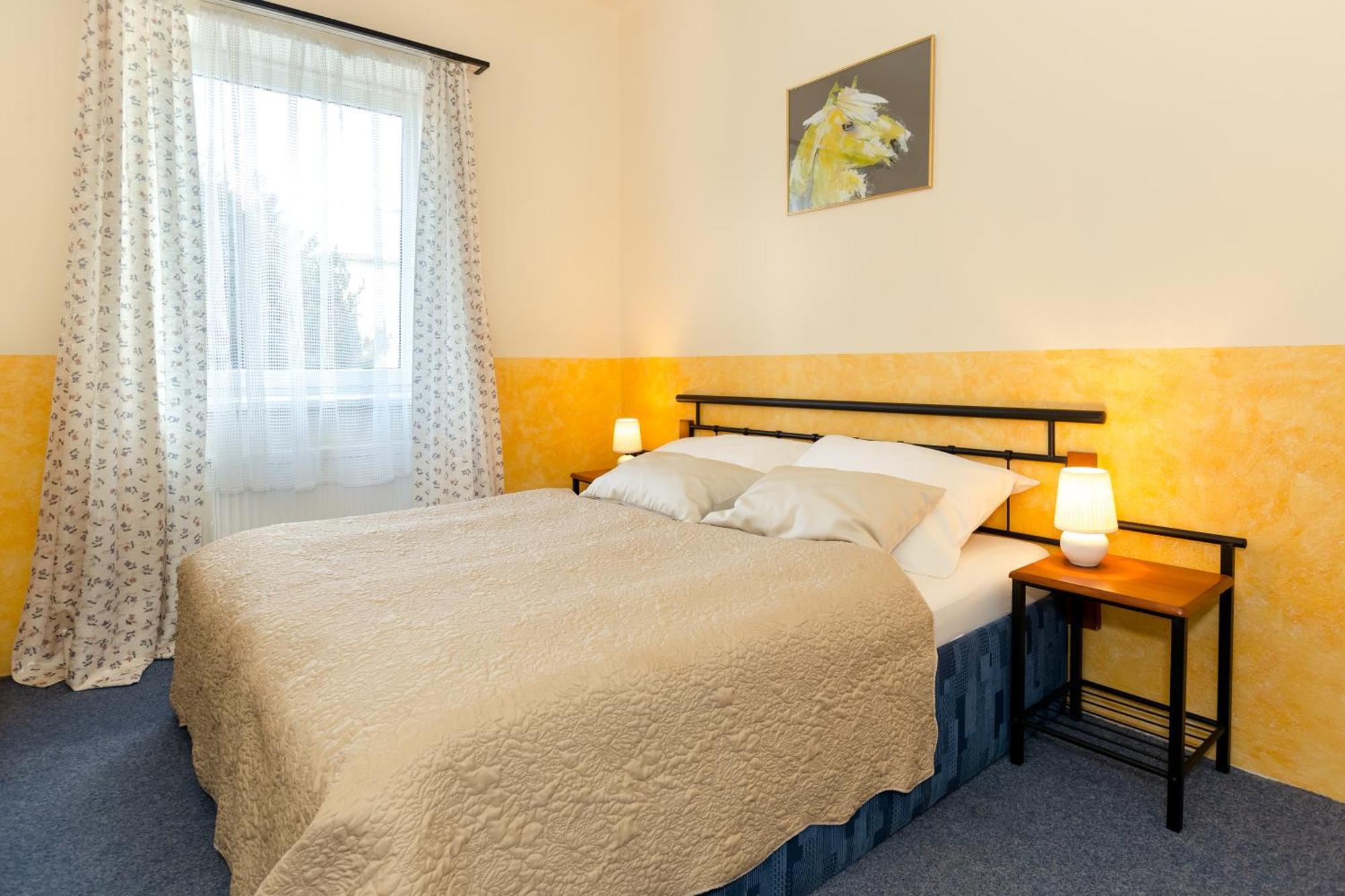 Hotel Atlas Ceske Budejovice Chambre photo