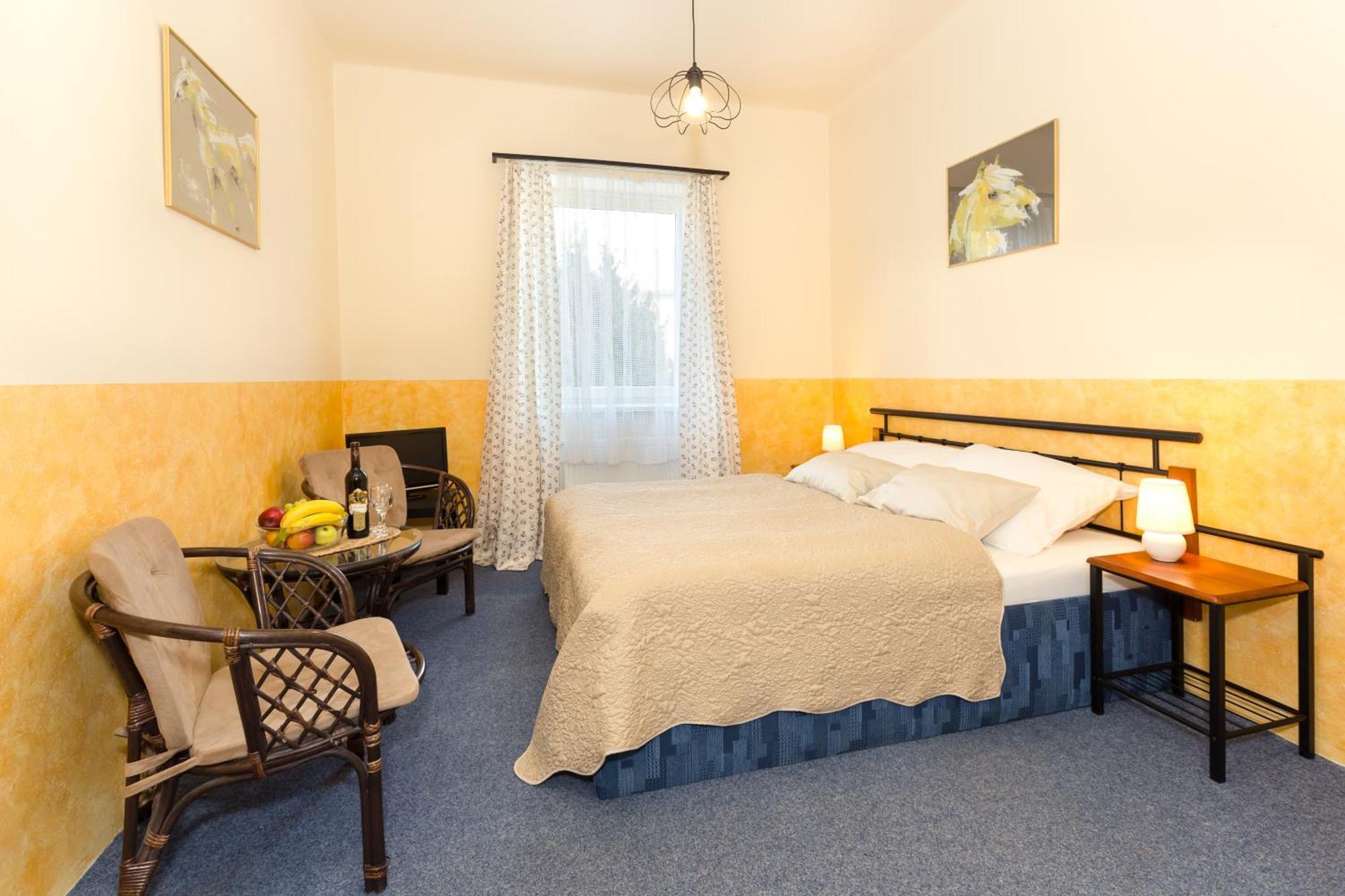 Hotel Atlas Ceske Budejovice Chambre photo